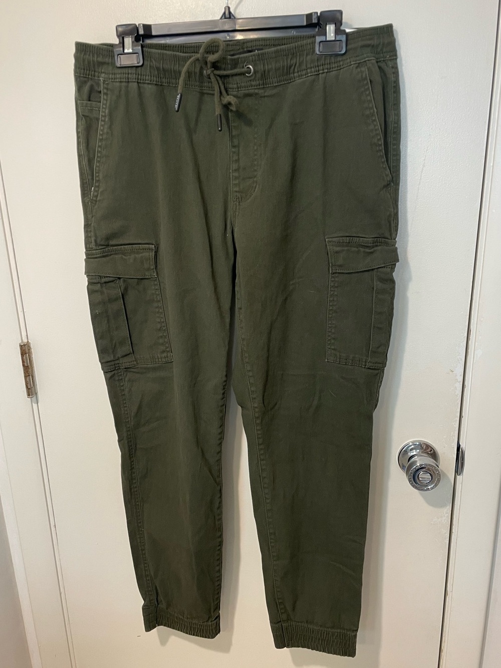 Tahari Slim Fit mens All Season Tech Jogger army olive green Size Large pants